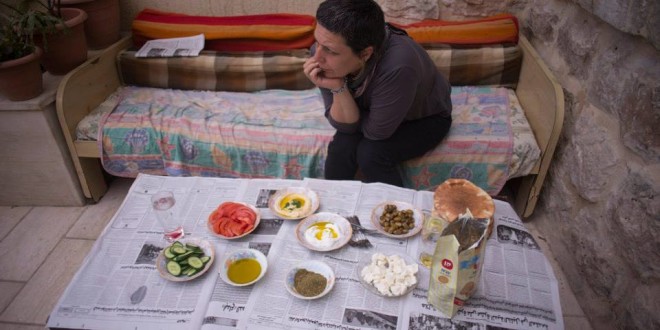 אירוח על הפוליטיקה חברון מתוך סרטה של יעל ערבה מראות